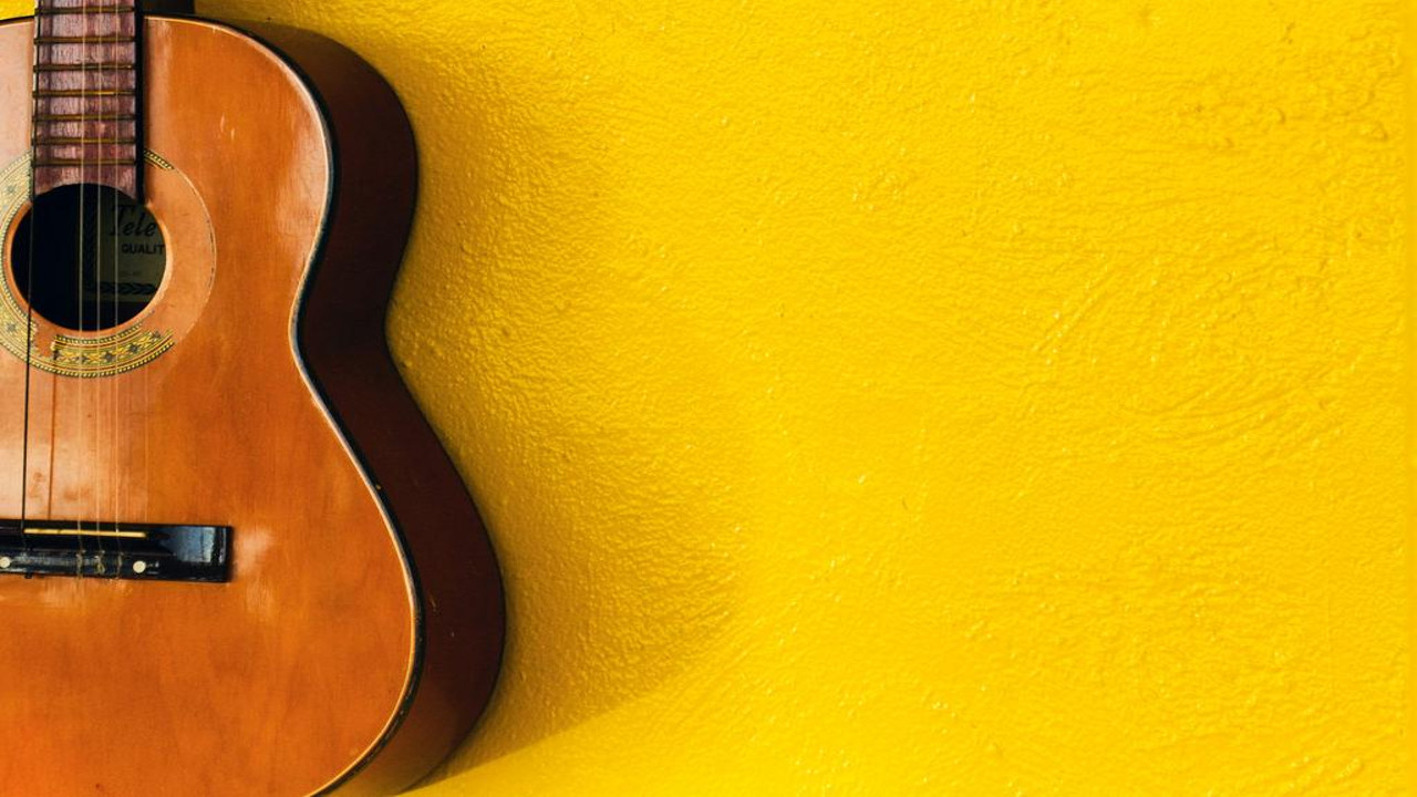 5 Tips On How To Play A Guitar Like A Pro