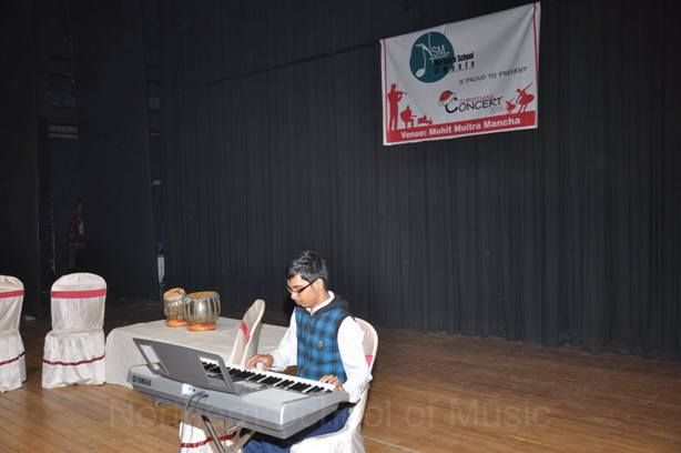 Main Koi Aisa Geet Gaoon - Popular Bollywood Song on Keyboard / Synthesizer at NSM Concert 2016